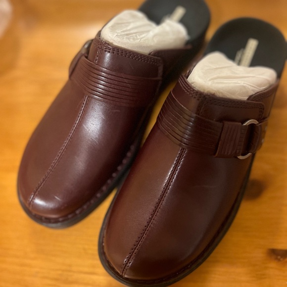 Brand new Clarks Women's Clogs 👠. - Picture 5 of 10